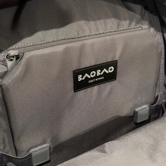 BAO BAO ISSEY MIYAKE Matte Grey Geometric Large Liner Backpack LNWT - Picture 3 of 7